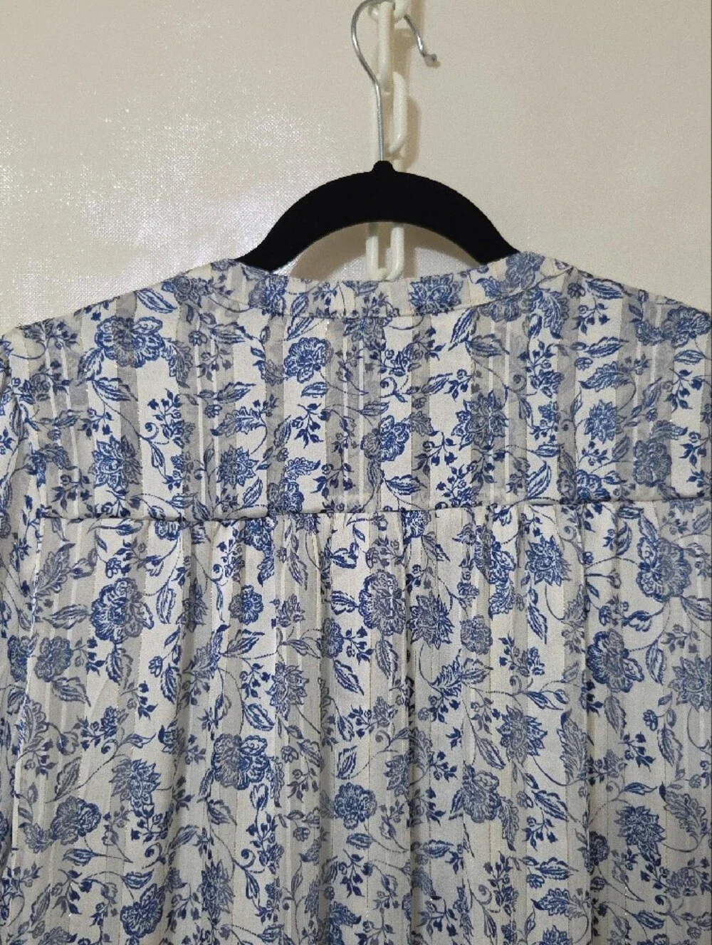 Tamara H White and Blue Floral Tie-Neck Polyester Long Sleeve Blouse - Size Lg - Picture 9 of 12